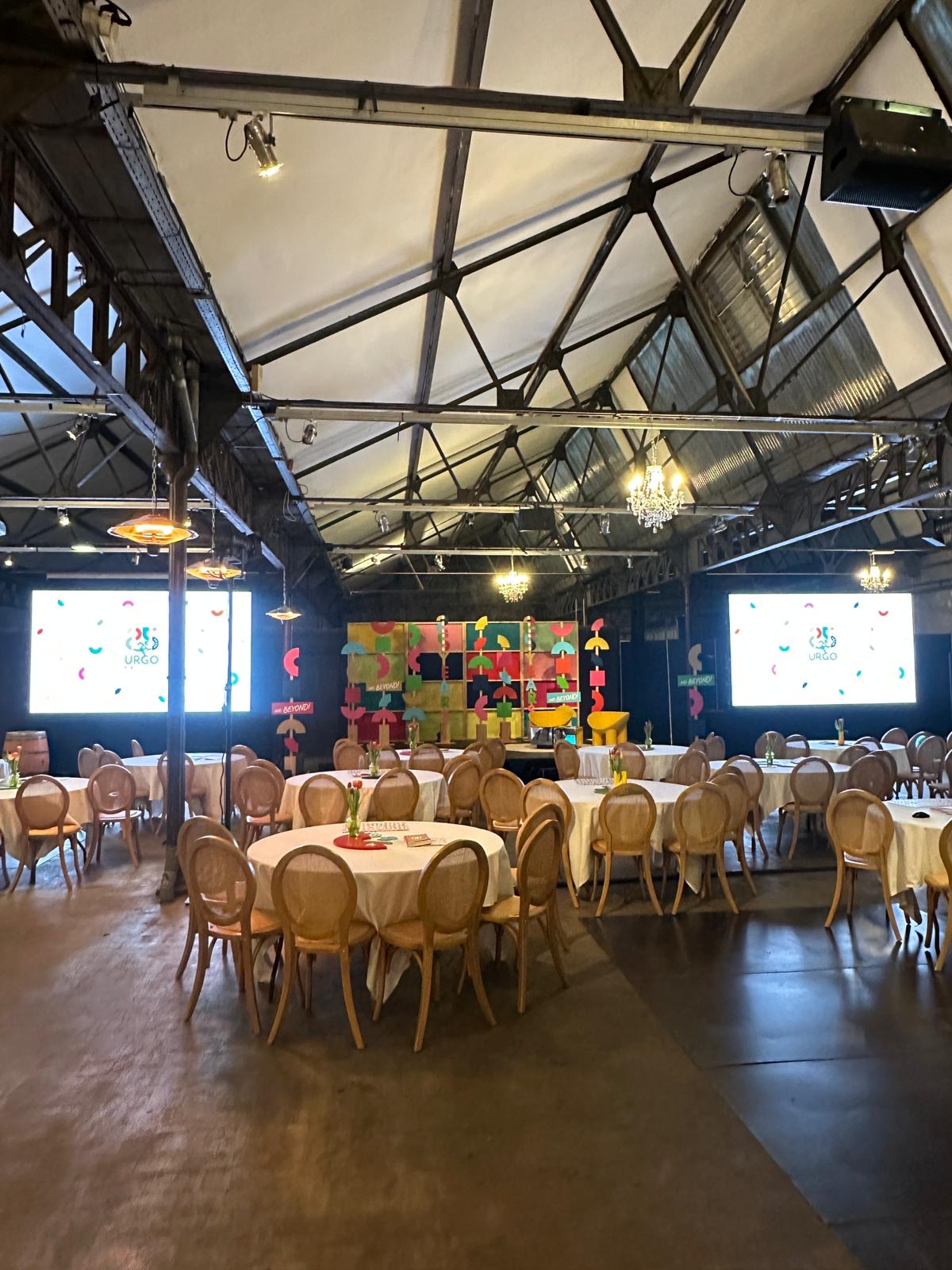 La Fabrique — banquet tables rondes